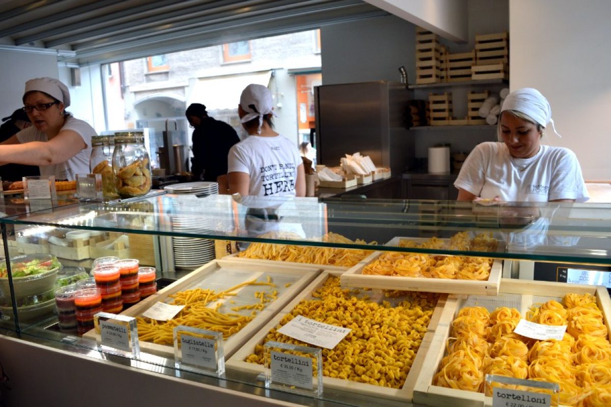 Pasta fresca e una terrazza sulle Due Torri: Bottega Portici non ha segreti