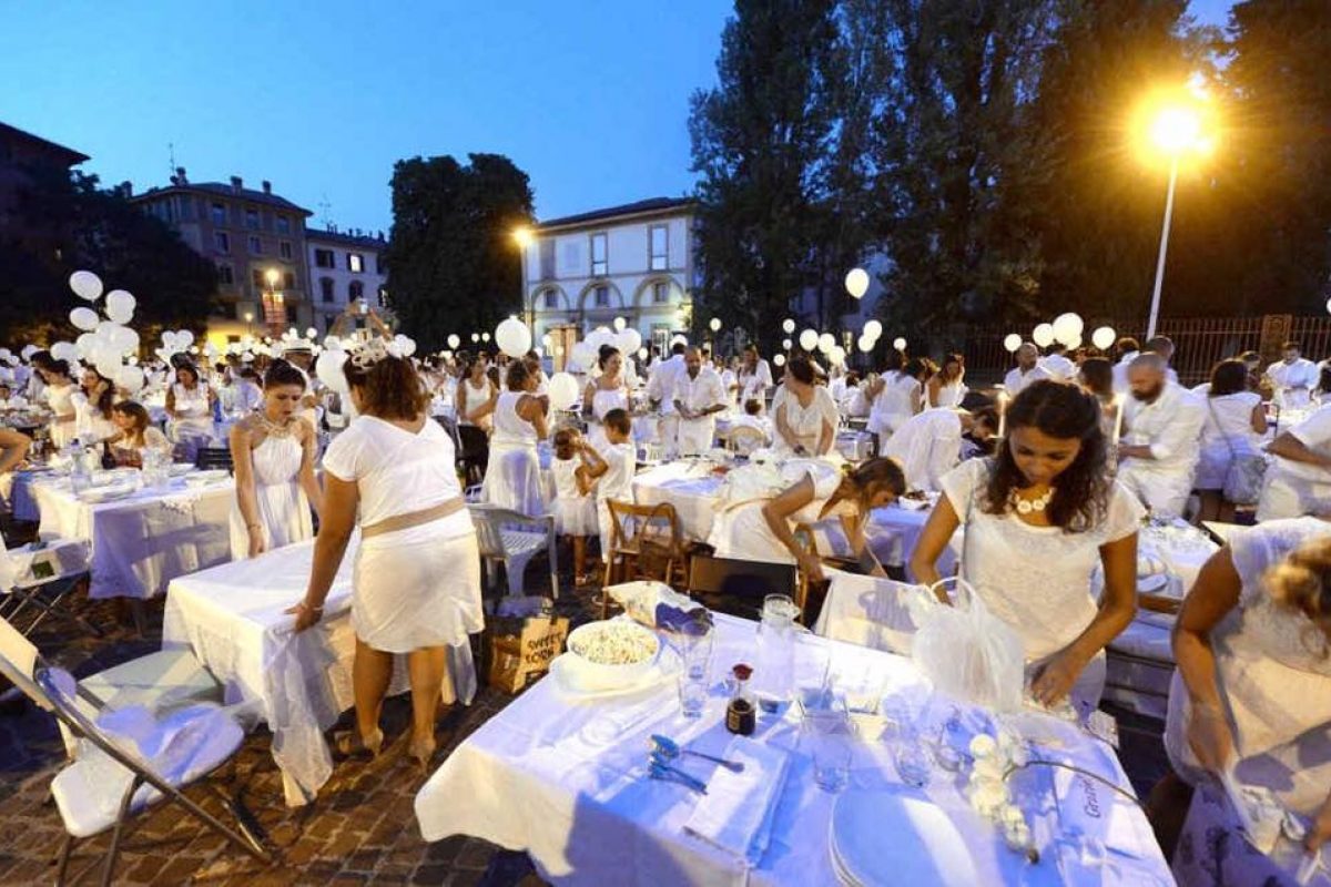 Organizzate la vostra tavolata: torna la “Cena in bianco” a Bologna