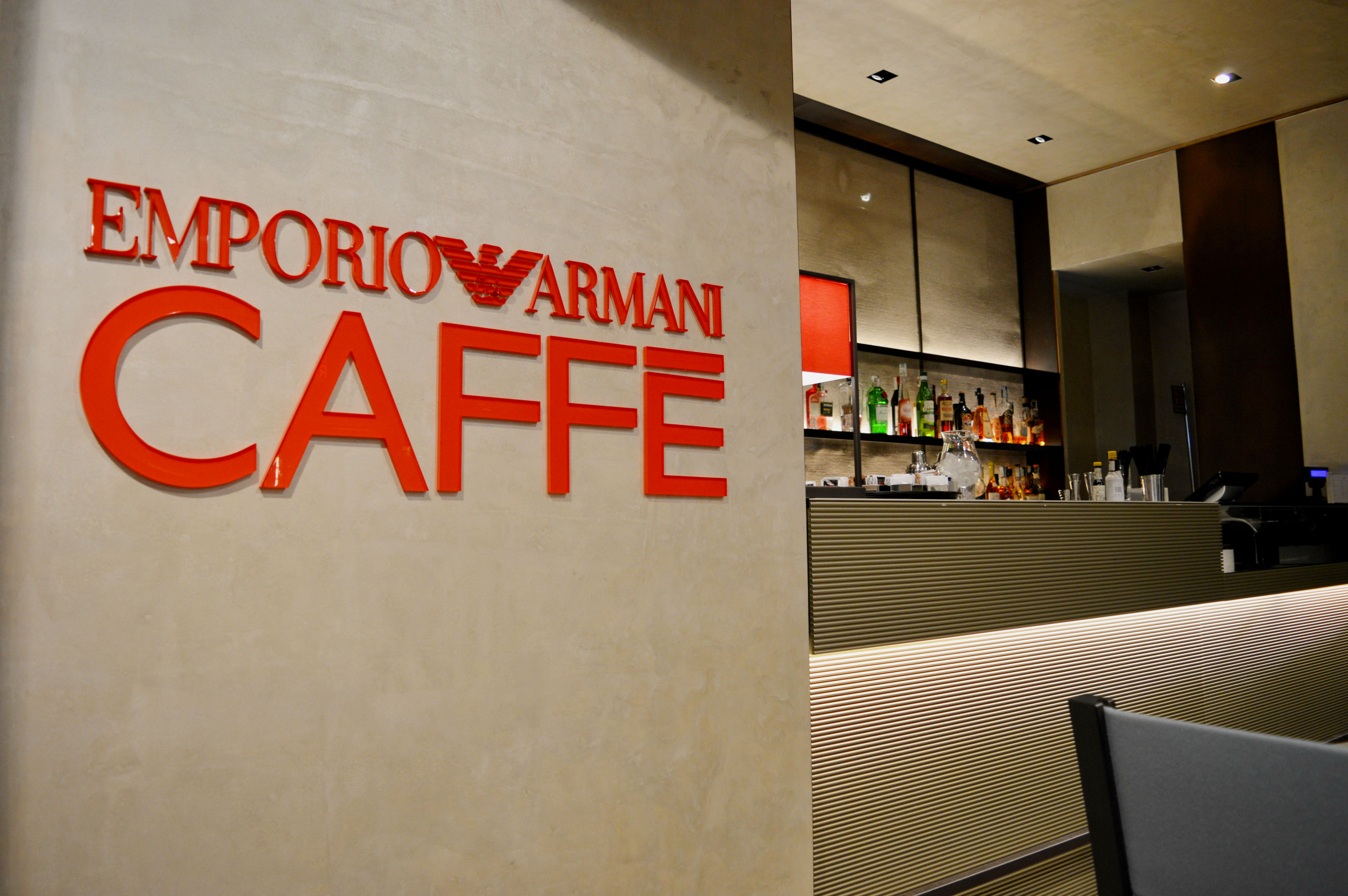 Aperitivo in Galleria, arrivano i Giovedì dell'Emporio Armani Caffè -  BoLOVEgna