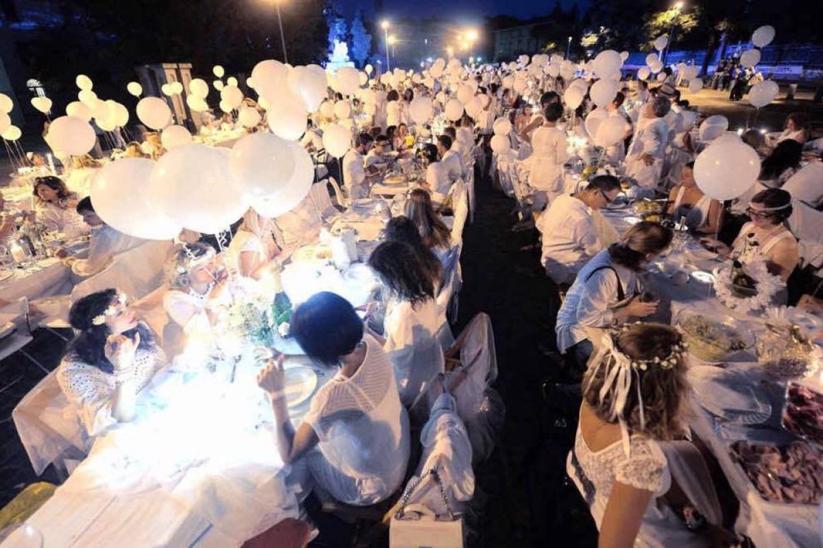 Tavolata di settembre: torna la “Cena in Bianco” a Bologna