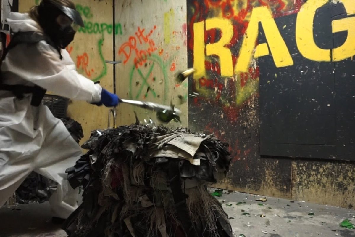 A Bologna la prima Rage Room, la stanza dove puoi spaccare tutto