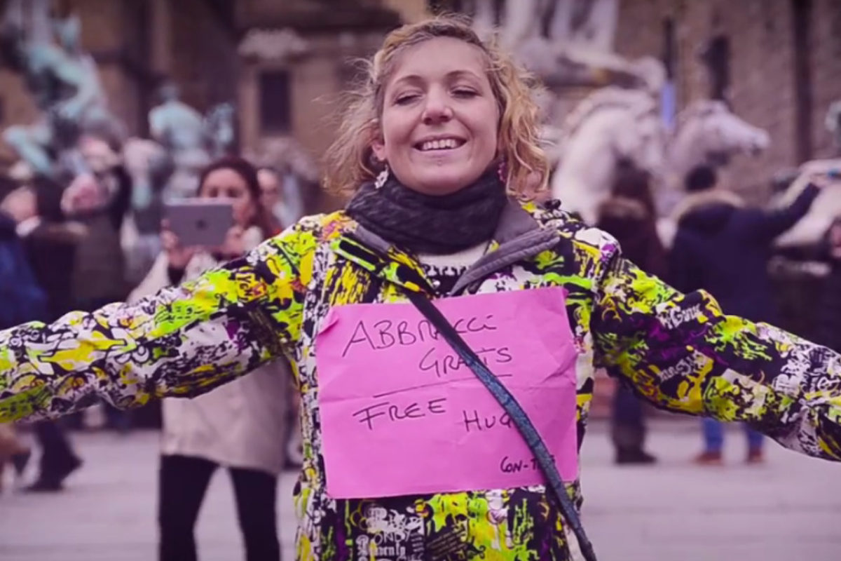 Abbracci gratis a Bologna: free hugs per tutti