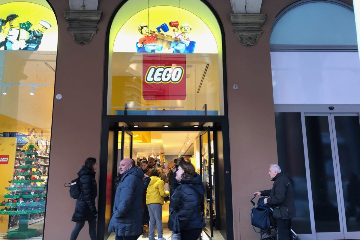 I mattoncini hanno invaso Bologna: ecco il nuovo Lego Store