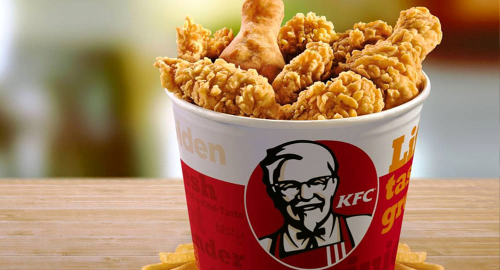 KFC a Bologna il celebre pollo fritto arriva sotto le Due Torri