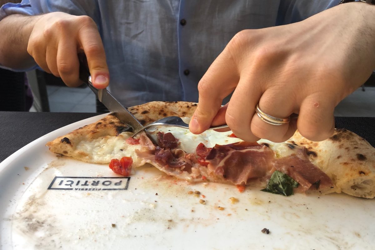 Una grande terrazza, una grande pizza: Pizzeria Portici a Bologna