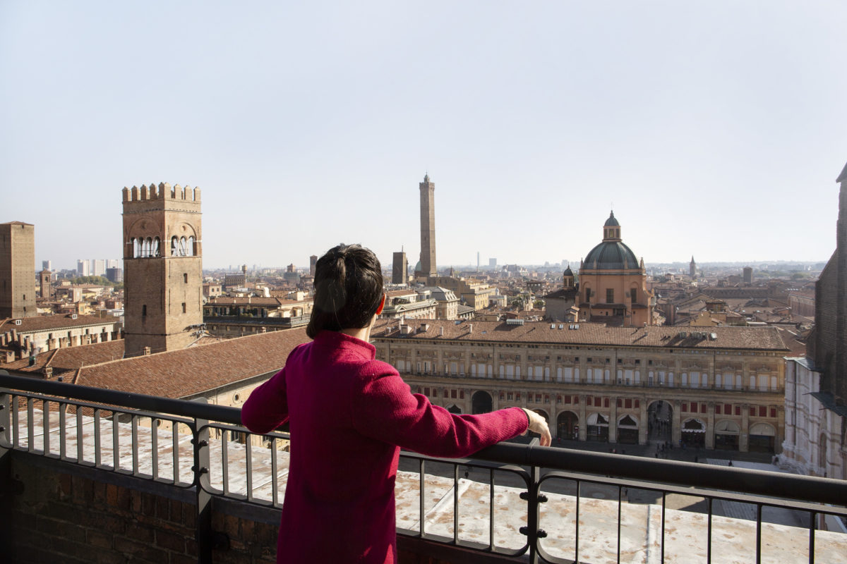 Apre la terrazza panoramica della Torre dell’Orologio: la vista più bella di Bologna