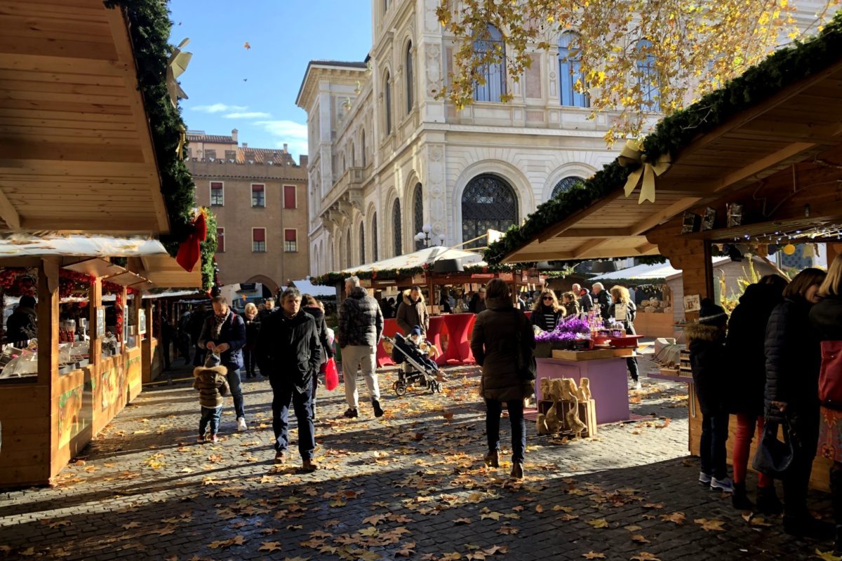 Atmosfera magica: a Bologna torna il Villaggio di Natale Francese