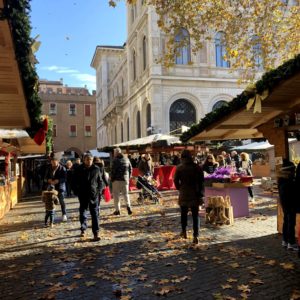 Atmosfera magica: a Bologna torna il Villaggio di Natale Francese