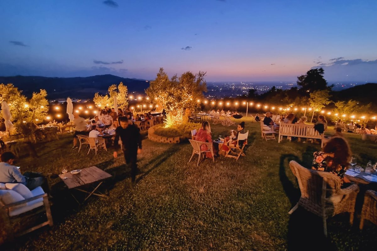 Aperitivi, pizza infinita e cene al tramonto: La Galeazza