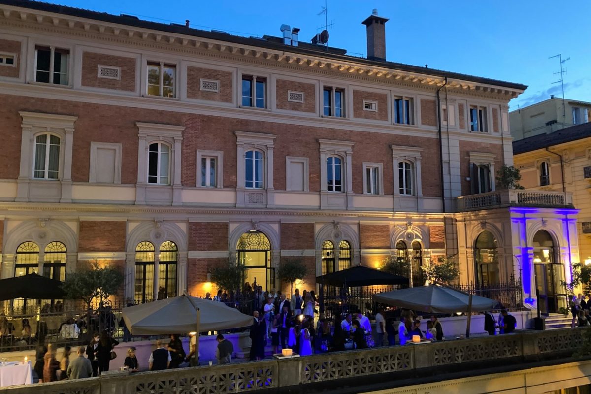 Pizza e cocktail: sperimentazioni in terrazza a Bologna