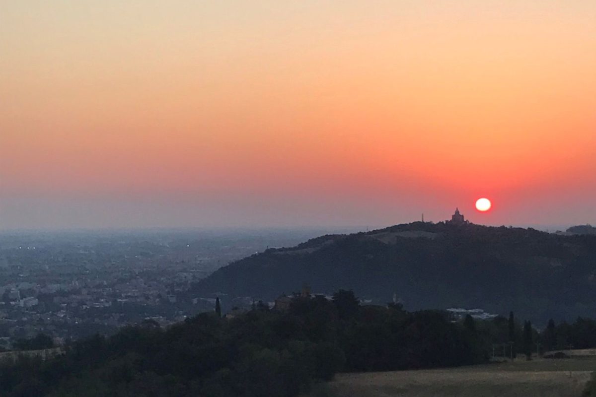 L’alba sulla città e la colazione rustica in agriturismo