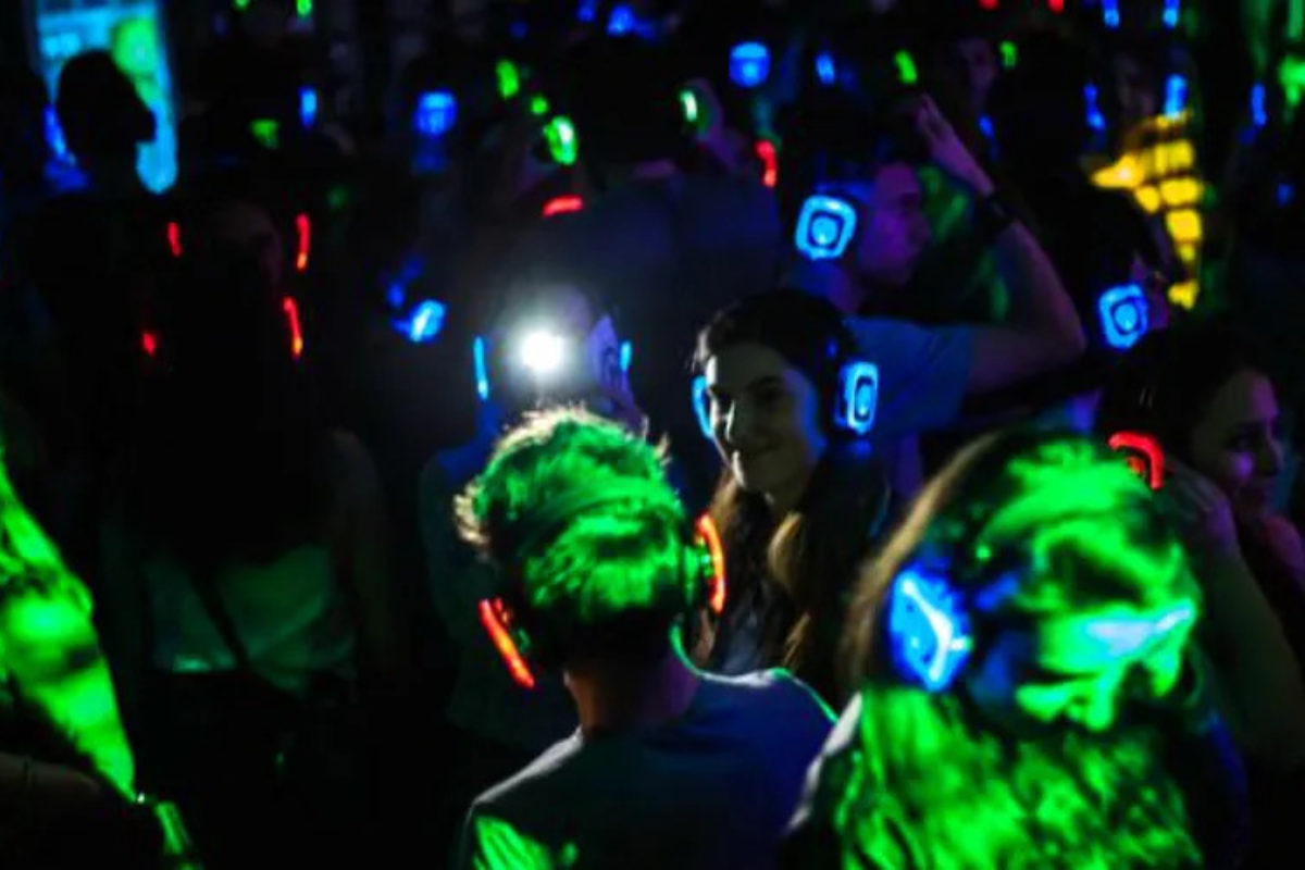 Arriva la Silent Fluo Night per ballare tutta la notte