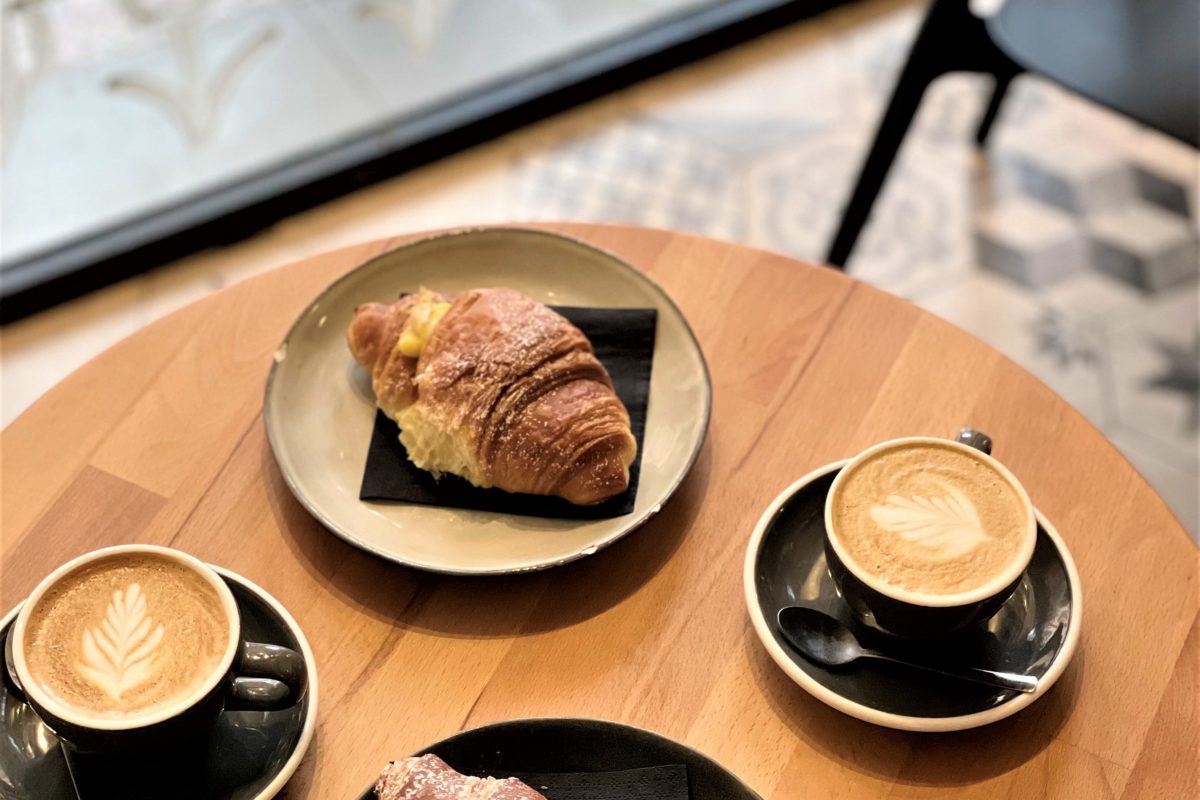 Siamo stati da BURŌ, la caffetteria per smart workers a Bologna