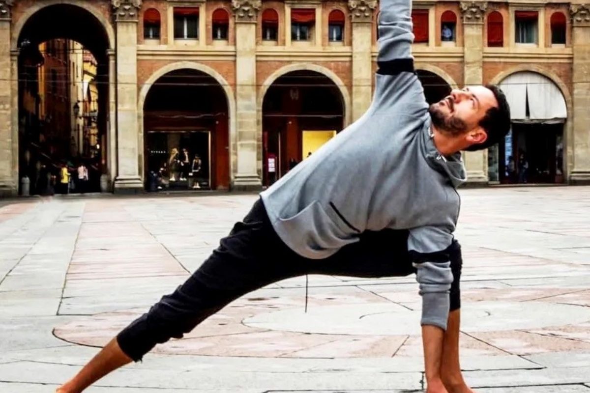 Yoga ed escursione in mountain bike ammirando Bologna dall’alto