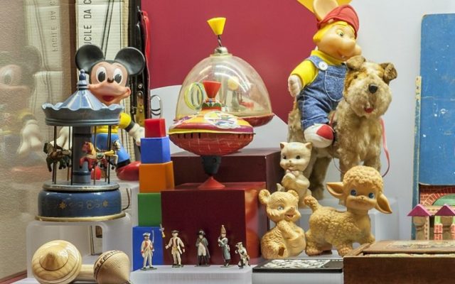 Entrare in una stanza dei balocchi con tantissimi giochi: la mostra da scoprire