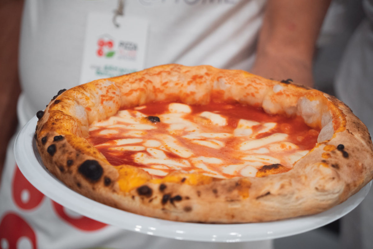 Pizze e special box in omaggio: torna il Coca-Cola Pizza Village a Bologna