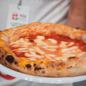 Pizze e special box in omaggio: torna il Coca-Cola Pizza Village a Bologna