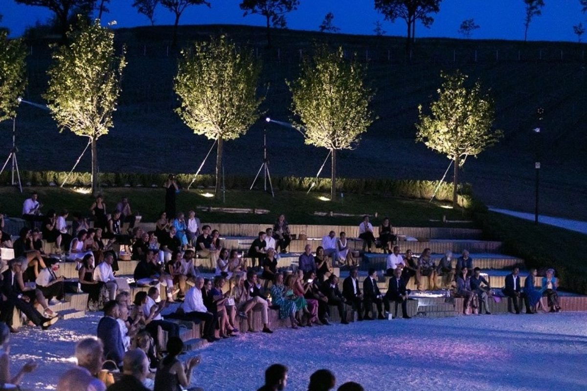 Cinema, vino e degustazioni: i grandi film nell’Anfiteatro sul Lago