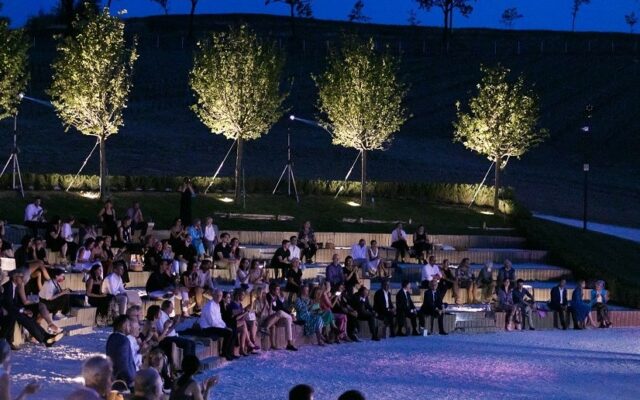 Cinema, vino e degustazioni: i grandi film nell’Anfiteatro sul Lago