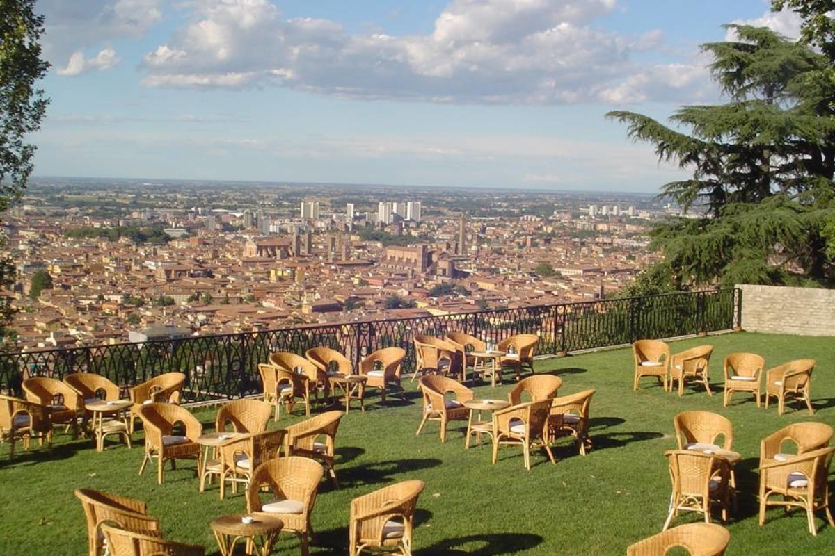 Vino, gelato e musica: a Bologna gli Apericoncerti in terrazza