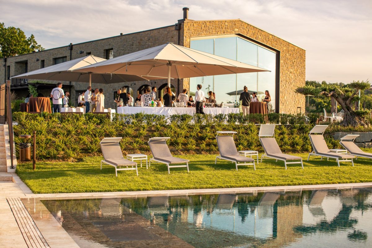 AperitiVino in Country House: il tramonto a bordo piscina