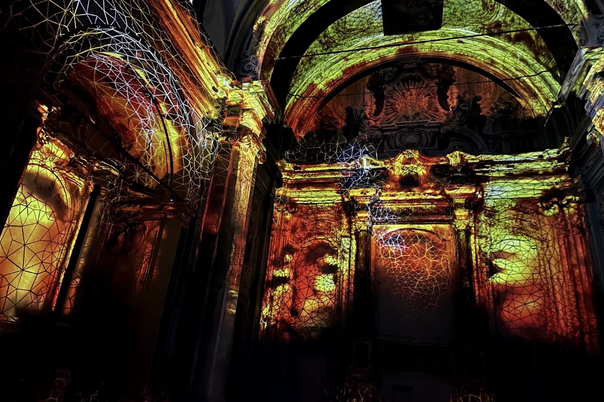 Luce, suono, spazi: a Bologna arriva un’opera multimediale immersiva