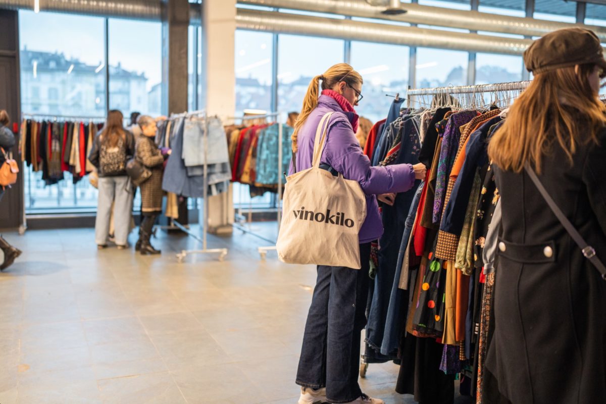 Vinokilo, la vendita vintage di Natale sta arrivando a Bologna