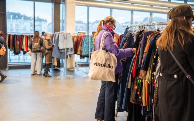 Vinokilo, la vendita vintage di Natale sta arrivando a Bologna