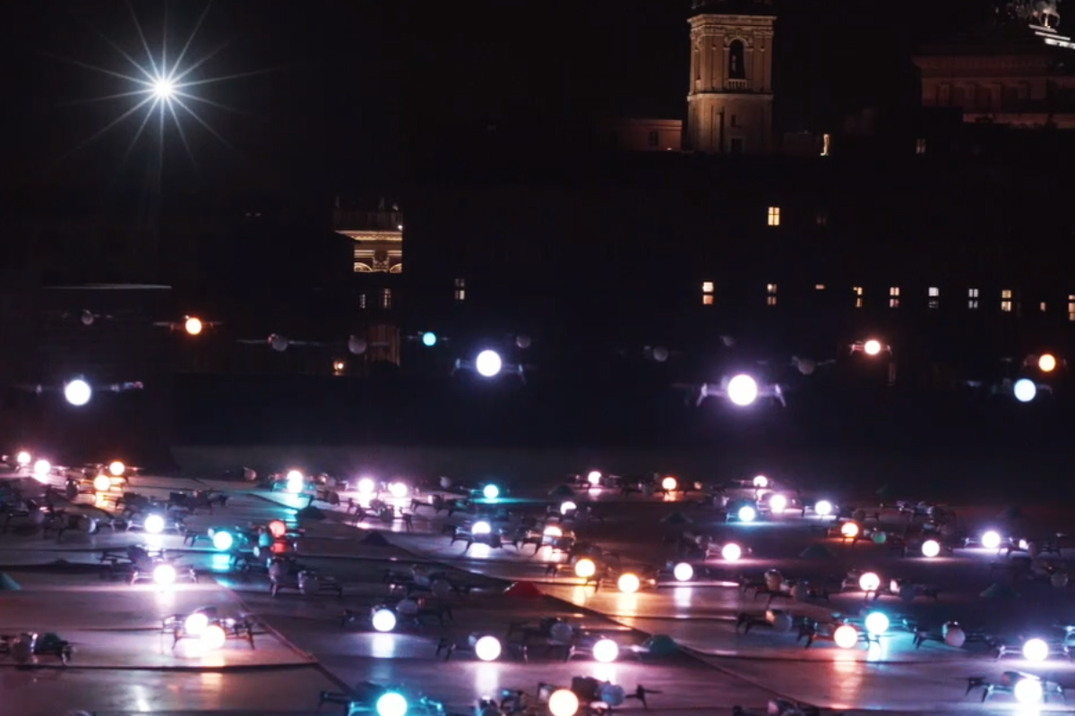 Uno spettacolo eccezionale: 500 droni luminosi danzeranno nel cielo di Bologna