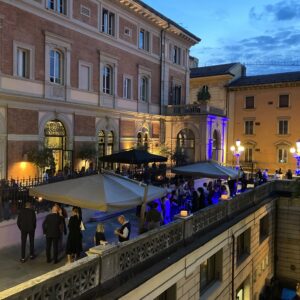 A Bologna aperitivi e musica dal vivo sulla Terrazza Lounge