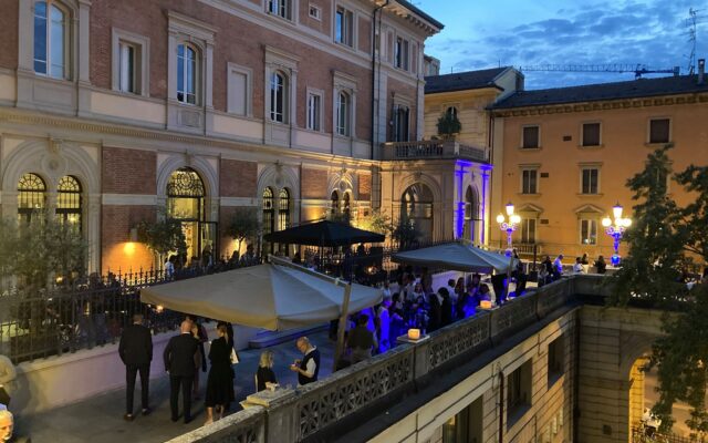 A Bologna aperitivi e musica dal vivo sulla Terrazza Lounge