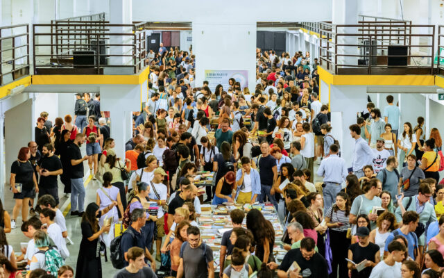 A Bologna libri salvati dal macero a 10 euro al chilo