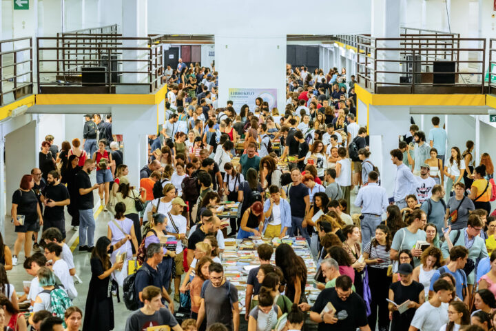 A Bologna libri salvati dal macero a 10 euro al chilo