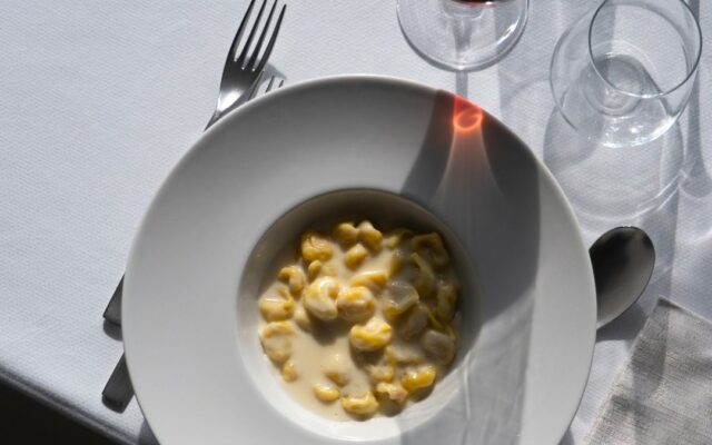 Quanti piatti da scoprire: a Bologna la cucina solidale di ChefxGood
