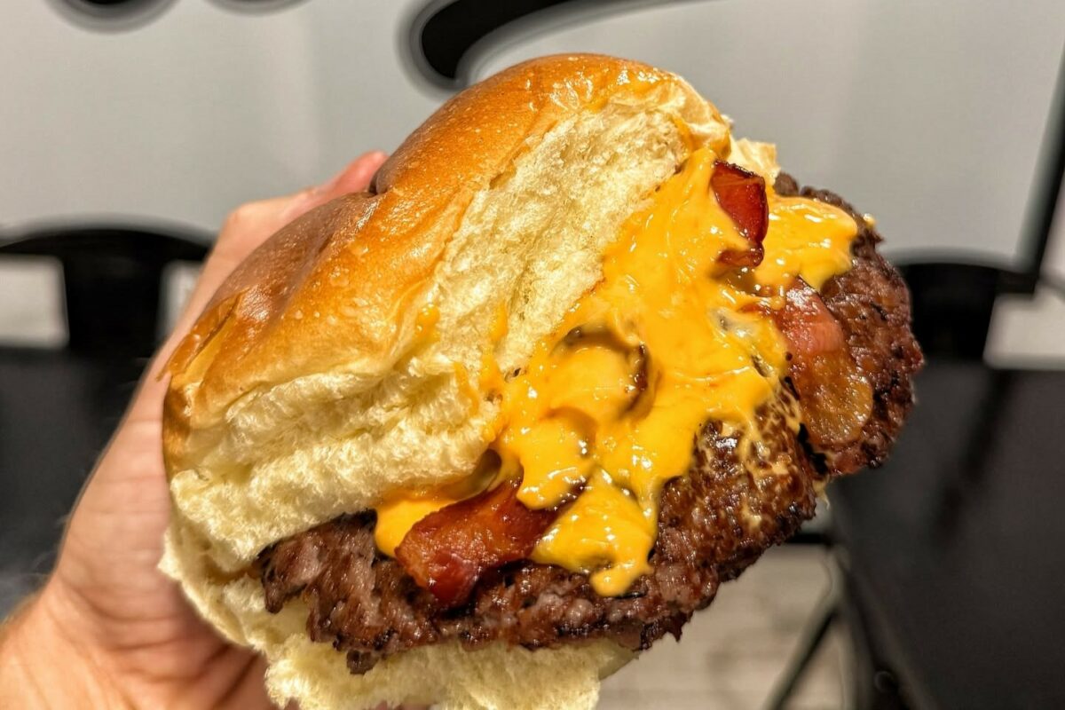 Gli smashburger artigianali del momento: Bukies arriva a Bologna